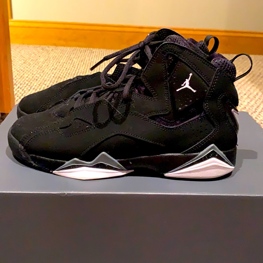 Boys Air Jordan sneakers- worn once